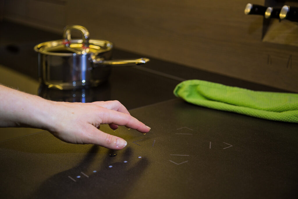 (c)Loxone_Touch-Surface_02